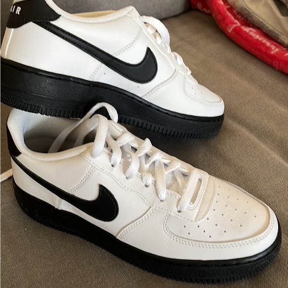 Air Force 1 white and black - Picture 2 of 3
